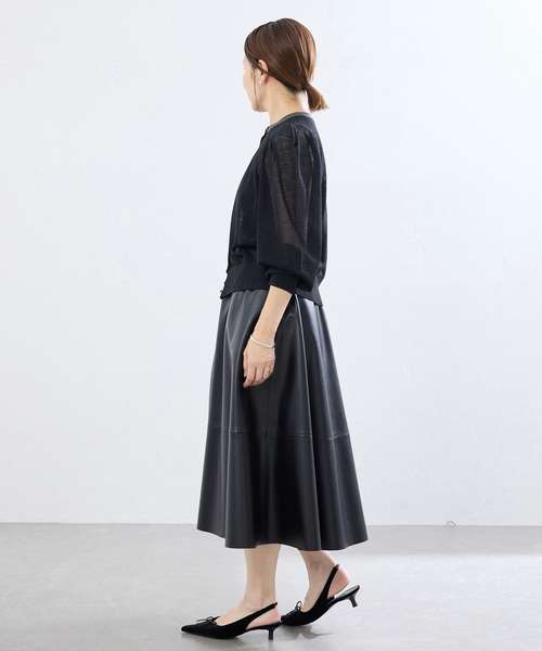 IENA(イエナ)の「LOWER/ローヴァー 18G Tucked power shoulder ニット LW-77(カーディガン/ボレロ・レディース・ネイビー/ブラウン・FREE)」の19枚目の写真