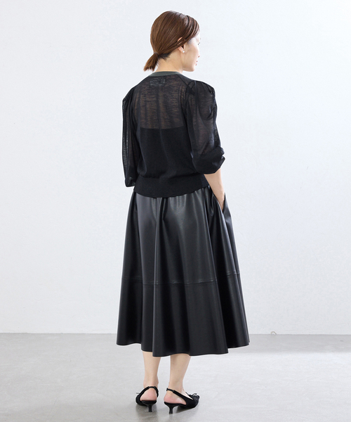 IENA(イエナ)の「LOWER/ローヴァー 18G Tucked power shoulder ニット LW-77(カーディガン/ボレロ・レディース・ネイビー/ブラウン・FREE)」の18枚目の写真