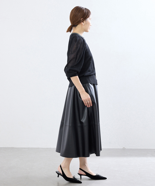 IENA(イエナ)の「LOWER/ローヴァー 18G Tucked power shoulder ニット LW-77(カーディガン/ボレロ・レディース・ネイビー/ブラウン・FREE)」の17枚目の写真