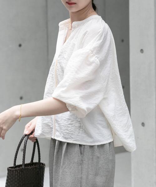 ITEMS URBANRESEARCH(アイテムズ アーバンリサーチ)の「スキッパーPEボイルシャツ(シャツ/ブラウス・レディース・オフホワイト/ブラック/ブルー/キャメル・FREE)」の14枚目の写真