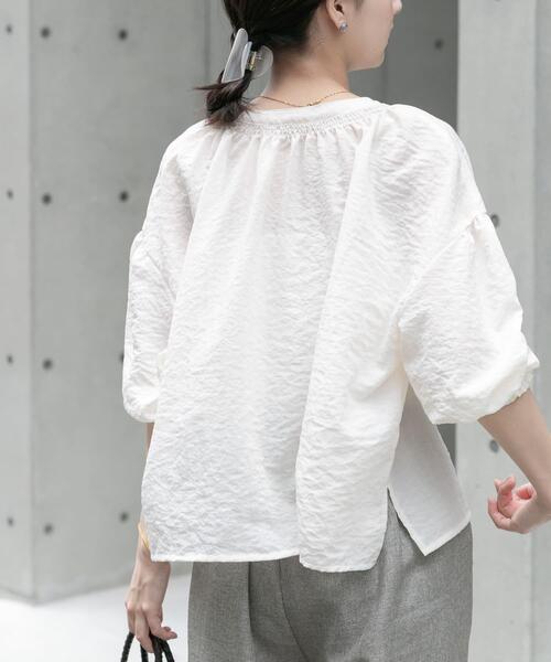 ITEMS URBANRESEARCH(アイテムズ アーバンリサーチ)の「スキッパーPEボイルシャツ(シャツ/ブラウス・レディース・オフホワイト/ブラック/ブルー/キャメル・FREE)」の15枚目の写真
