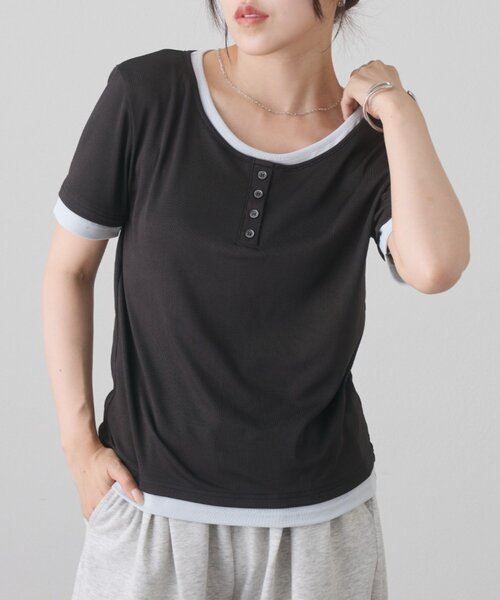 COLONY 2139(コロニートゥーワンスリーナイン)の「レイヤード風ヘンリーネックTシャツ(Tシャツ/カットソー・レディース・グレー/ブラック・FREE)」の6枚目の写真