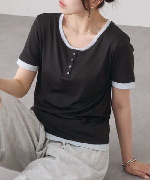 COLONY 2139(コロニートゥーワンスリーナイン)の「レイヤード風ヘンリーネックTシャツ(Tシャツ/カットソー・レディース・グレー/ブラック・FREE)」の7枚目の写真