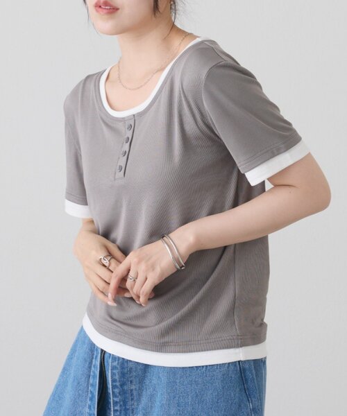 COLONY 2139(コロニートゥーワンスリーナイン)の「レイヤード風ヘンリーネックTシャツ(Tシャツ/カットソー・レディース・グレー/ブラック・FREE)」の16枚目の写真