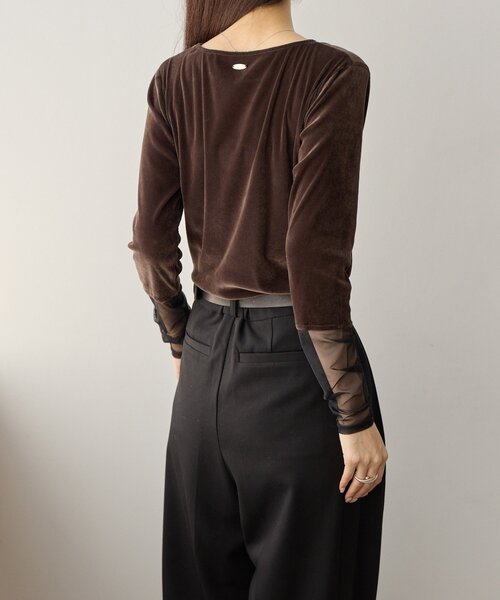 gemeil(ジェムイル)の「袖シアーベロアギャザートップス(LA-345)(Tシャツ/カットソー・レディース・アイボリー/ダークブラウン・FREE)」の4枚目の写真