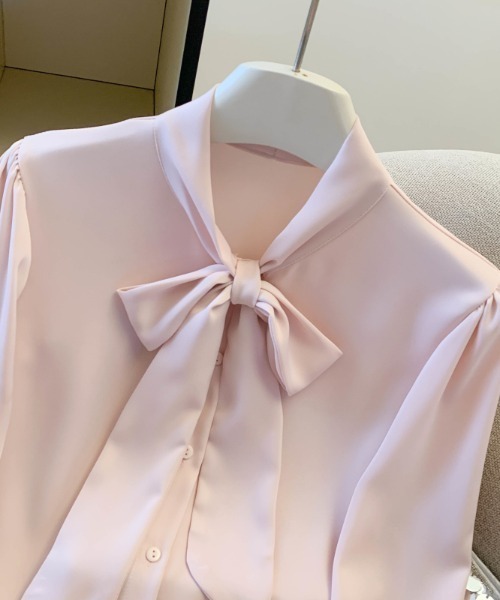 LUCPY(ラクピー)の「ビッグリボンボウタイブラウス(シャツ/ブラウス・レディース・ホワイト/ピンク・SMALL/MEDIUM/LARGE/X-LARGE)」の3枚目の写真