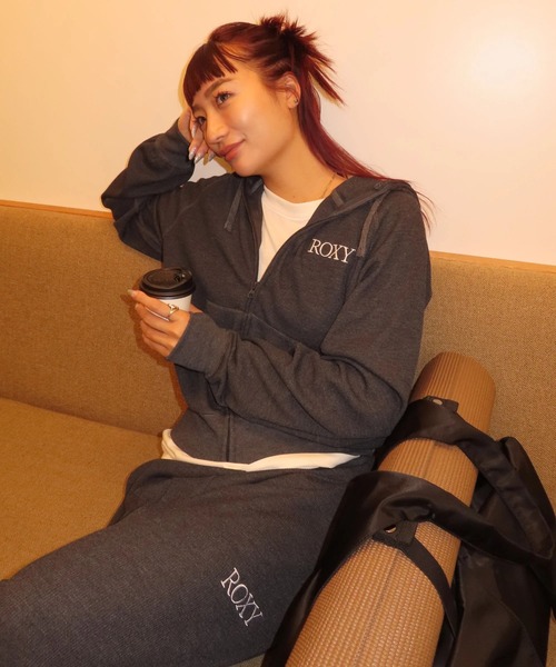 ROXY（ロキシー）の「ROXY FITNESS GENTLE FLOW HOODIE コラーゲン・アミノ酸配合 モイストジップフーディ パーカー 【2026年秋冬モデル】/ロキシーフーディー（パーカー・レディース・カモフラージュ/オフホワイト/ブラック系その他・SMALL/MEDIUM/LARGE）」の7枚目の写真