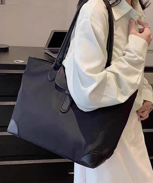 ReRe（リリ）の「フラップポケットナイロン調大容量トートバッグ（トートバッグ・レディース・ブラック/ダークブラウン/カーキ・FREE）」の2枚目の写真