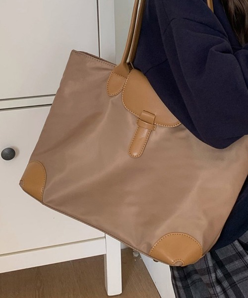 ReRe（リリ）の「フラップポケットナイロン調大容量トートバッグ（トートバッグ・レディース・ブラック/ダークブラウン/カーキ・FREE）」の22枚目の写真