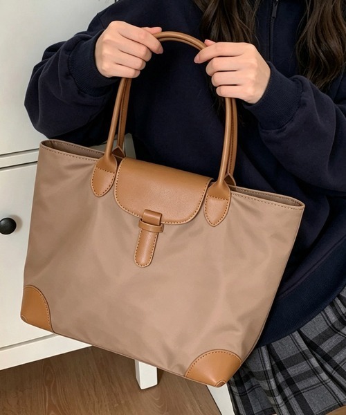 ReRe（リリ）の「フラップポケットナイロン調大容量トートバッグ（トートバッグ・レディース・ブラック/ダークブラウン/カーキ・FREE）」の13枚目の写真