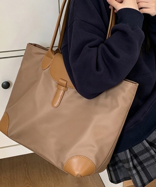 ReRe（リリ）の「フラップポケットナイロン調大容量トートバッグ（トートバッグ・レディース・ブラック/ダークブラウン/カーキ・FREE）」の14枚目の写真