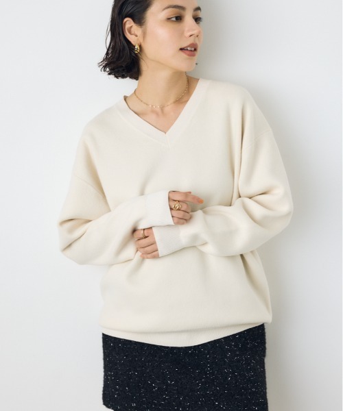 AZUL by moussy(アズールバイマウジー)の「洗濯OK♪【セットアップ対応】大人気シリーズ!【着丈バリエ】格上げVネックニット 秋服 冬服 暖かい 長袖 2サイズ展開 体系カバー お尻が隠れる ウォッシャブルニット(ニット/セーター・レディース・ブラウン/ブラック/杢グレー/ブルー/イエロー/オフホワイト・MEDIUM/SMALL)」の1枚目の写真