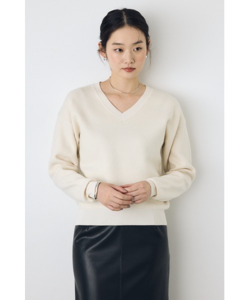 AZUL by moussy(アズールバイマウジー)の「洗濯OK♪【セットアップ対応】大人気シリーズ!【着丈バリエ】格上げVネックニット 秋服 冬服 暖かい 長袖 2サイズ展開 体系カバー お尻が隠れる ウォッシャブルニット(ニット/セーター・レディース・ブラウン/ブラック/杢グレー/ブルー/イエロー/オフホワイト・MEDIUM/SMALL)」の7枚目の写真