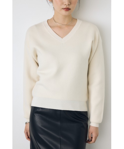 AZUL by moussy(アズールバイマウジー)の「洗濯OK♪【セットアップ対応】大人気シリーズ!【着丈バリエ】格上げVネックニット 秋服 冬服 暖かい 長袖 2サイズ展開 体系カバー お尻が隠れる ウォッシャブルニット(ニット/セーター・レディース・ブラウン/ブラック/杢グレー/ブルー/イエロー/オフホワイト・MEDIUM/SMALL)」の8枚目の写真