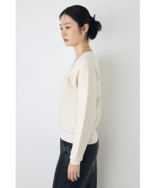 AZUL by moussy(アズールバイマウジー)の「洗濯OK♪【セットアップ対応】大人気シリーズ!【着丈バリエ】格上げVネックニット 秋服 冬服 暖かい 長袖 2サイズ展開 体系カバー お尻が隠れる ウォッシャブルニット(ニット/セーター・レディース・ブラウン/ブラック/杢グレー/ブルー/イエロー/オフホワイト・MEDIUM/SMALL)」の9枚目の写真