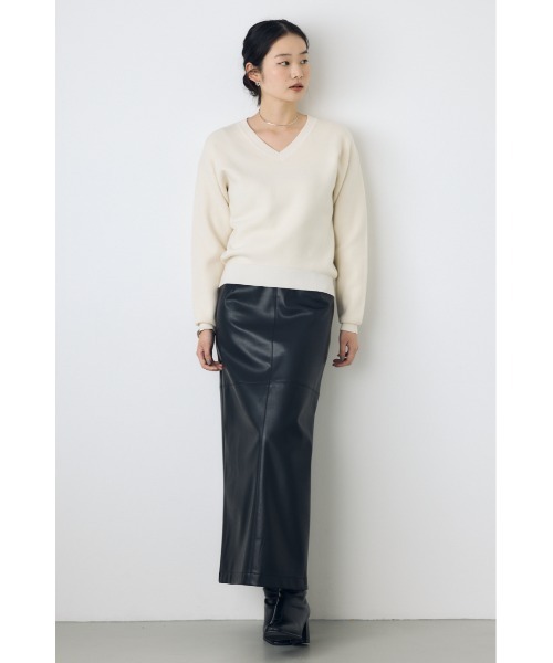 AZUL by moussy(アズールバイマウジー)の「洗濯OK♪【セットアップ対応】大人気シリーズ!【着丈バリエ】格上げVネックニット 秋服 冬服 暖かい 長袖 2サイズ展開 体系カバー お尻が隠れる ウォッシャブルニット(ニット/セーター・レディース・ブラウン/ブラック/杢グレー/ブルー/イエロー/オフホワイト・MEDIUM/SMALL)」の11枚目の写真