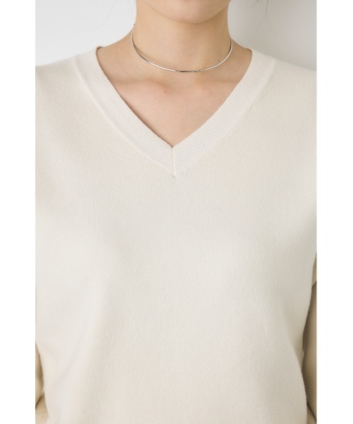 AZUL by moussy(アズールバイマウジー)の「洗濯OK♪【セットアップ対応】大人気シリーズ!【着丈バリエ】格上げVネックニット 秋服 冬服 暖かい 長袖 2サイズ展開 体系カバー お尻が隠れる ウォッシャブルニット(ニット/セーター・レディース・ブラウン/ブラック/杢グレー/ブルー/イエロー/オフホワイト・MEDIUM/SMALL)」の12枚目の写真