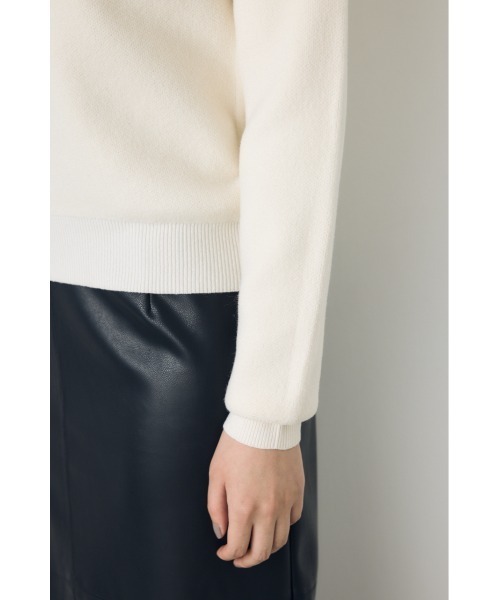 AZUL by moussy(アズールバイマウジー)の「洗濯OK♪【セットアップ対応】大人気シリーズ!【着丈バリエ】格上げVネックニット 秋服 冬服 暖かい 長袖 2サイズ展開 体系カバー お尻が隠れる ウォッシャブルニット(ニット/セーター・レディース・ブラウン/ブラック/杢グレー/ブルー/イエロー/オフホワイト・MEDIUM/SMALL)」の14枚目の写真