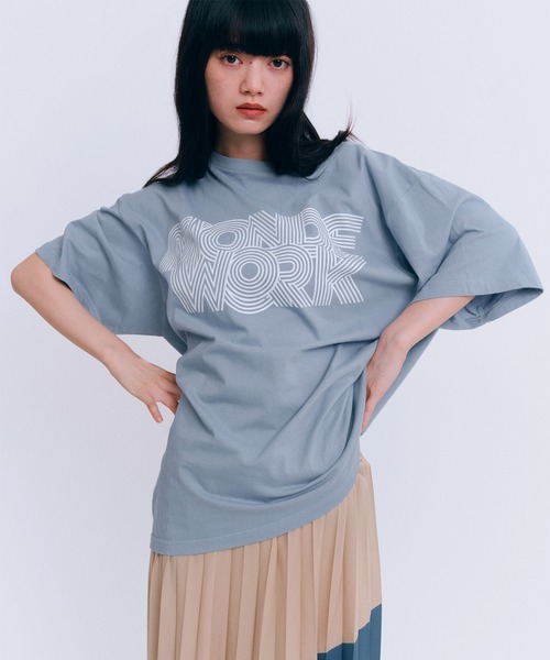 MONDEWORK(モンドワーク)の「MONDEWORKロゴTシャツ(Tシャツ/カットソー・レディース・ブラック/ホワイト/ブルー・L/XL/M)」の3枚目の写真