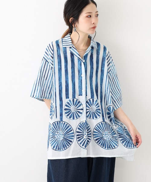 KILKI(キルキー)の「kilki 総柄オーバーサイズブラウス 半端袖(シャツ/ブラウス・レディース・レッド系/ブルー系・FREE)」の2枚目の写真