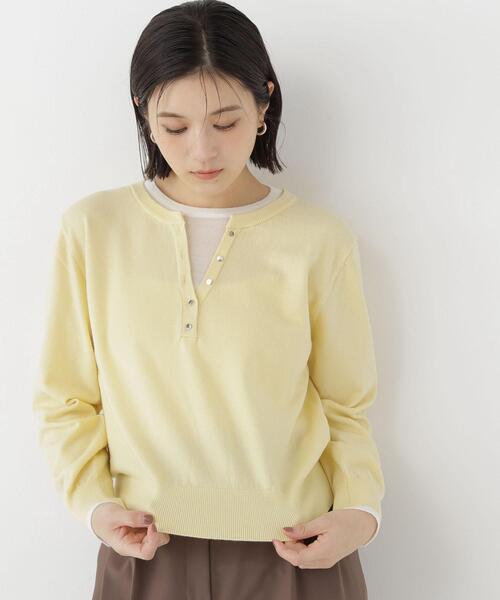 NATURAL BEAUTY BASIC(ナチュラルビューティーベーシック)の「ヘンリーネックレイヤードニット(ニット/セーター・レディース・イエロー系その他/ブラウン系その他/グレー系その他・FREE)」の3枚目の写真