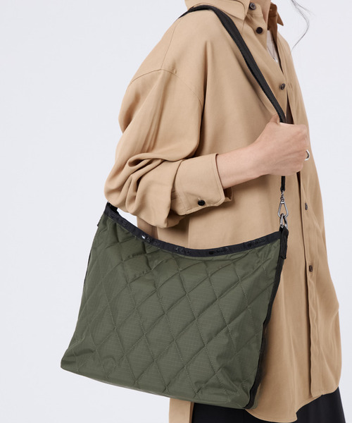 LeSportsac（レスポートサック）の「MEDIUM ZIP SHOULDER ミッドナイトフォレスト（ショルダーバッグ・レディース・グリーン・FREE）」の2枚目の写真