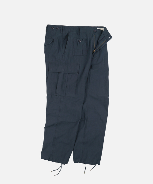 FRIZMWORKS(フリズムワークス)の「ARMY POCKET CARGO PANTS _ NAVY(その他パンツ・メンズ・その他・LARGE/X-LARGE/SMALL/MEDIUM)」の2枚目の写真