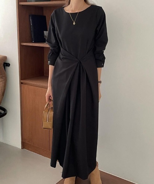 FLINEA(フリネア)の「クルーネックウエスト絞り長袖ワンピース(ワンピース・レディース・ブラック/ベージュ/ブラウン・FREE)」の19枚目の写真