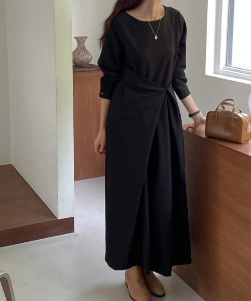 FLINEA(フリネア)の「クルーネックウエスト絞り長袖ワンピース(ワンピース・レディース・ブラック/ベージュ/ブラウン・FREE)」の20枚目の写真
