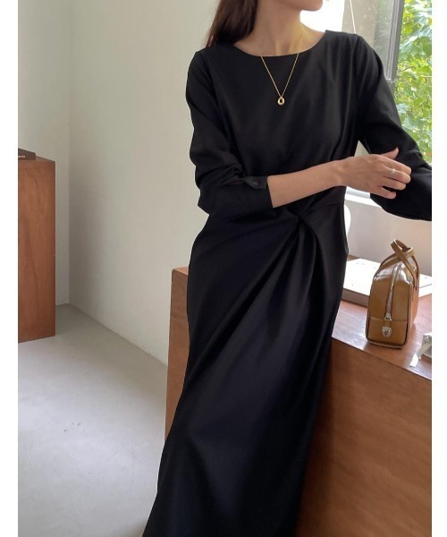 FLINEA(フリネア)の「クルーネックウエスト絞り長袖ワンピース(ワンピース・レディース・ブラック/ベージュ/ブラウン・FREE)」の21枚目の写真