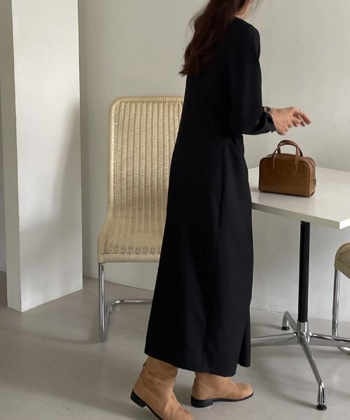 FLINEA(フリネア)の「クルーネックウエスト絞り長袖ワンピース(ワンピース・レディース・ブラック/ベージュ/ブラウン・FREE)」の4枚目の写真