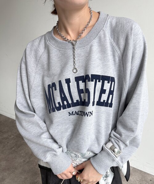 DouDou(ドゥドゥ)の「【WEB限定】ラグランワイドロゴプルオーバー(Tシャツ/カットソー・レディース・アイボリー/ネイビー/ブラウン/グレー・FREE)」の2枚目の写真
