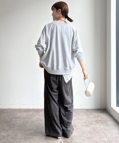 DouDou(ドゥドゥ)の「【WEB限定】ラグランワイドロゴプルオーバー(Tシャツ/カットソー・レディース・アイボリー/ネイビー/ブラウン/グレー・FREE)」の18枚目の写真