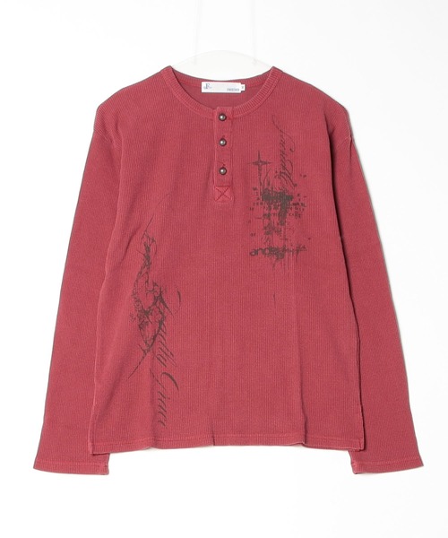 A'GEM9(エージェムナイン)の「A'GEM/9 × .kom 『FREEDEE/フリーディー』GRUNGE GRAPHIC WAFFLE HENLEY L/S TEE / グランジグラフィックワッフルヘンリー長袖Tシャツ(Tシャツ/カットソー・メンズ・チャコールグレー/レッド/アイボリー・MEDIUM)」の10枚目の写真
