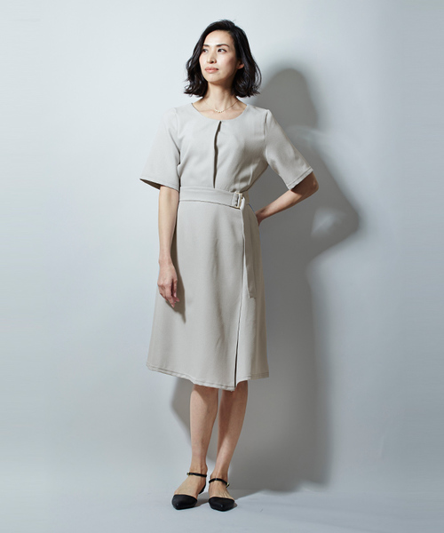 Ur S ユアーズ の ﾍﾞﾙﾄ付ﾐﾃﾞｨｱﾑ丈ﾜﾝﾋﾟｰｽ ワンピース Wear