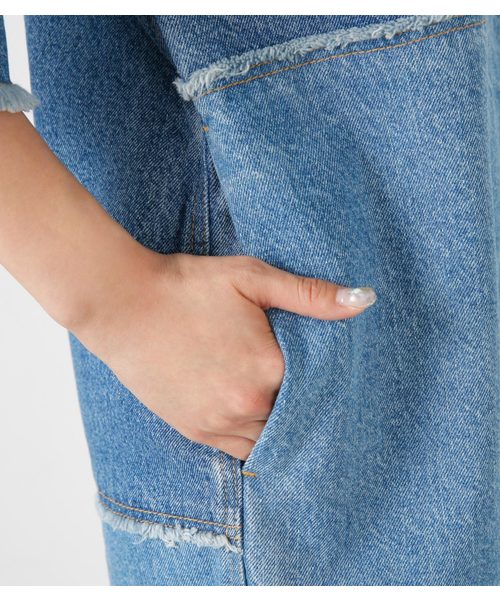 MOUSSY(マウジー)の「PATCH DENIM OP(ワンピース・レディース・ブルー・FREE)」の2枚目の写真
