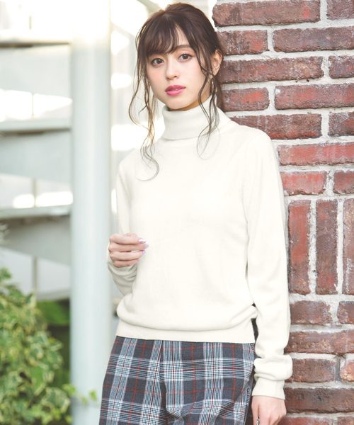 KOBE LETTUCE（コウベレタス）の「おうちで洗えるカシミアタッチニットトップス（ニット/セーター・レディース・ブラウン/モスグリーン/ダークブルー/バーガンディー/ダークグレー/グリーン系その他/ピンク系その他/ブルー系その他/グレー系その他/レッド系その他/テラコッタ/ロイヤルブルー/ブルー系その他3/グレー/ダークネイビー/ピンク系その他3/レッド系その他2/アイボリー/ダークカーキ/ブルー系その他2/ピンク系その他5/イエロー/グレー系その他2/レッド/ブラウン系その他/ホワイト系その他2/ピンク系その他4/ブルー系その他4/キャメル/ワイン/ブラック/マスタード/イエロー系その他/グレイッシュベージュ/ブルー系その他5/ホワイト系その他/ピンクベージュ/チャコール/ピンク系その他2・FREE）」の4枚目の写真