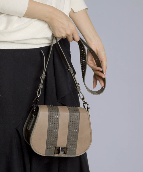 PLAIN CLOTHING（プレーンクロージング）の「フロントラインショルダーバッグ【PLAIN CLOTHING】（ショルダーバッグ・レディース・ブラック/ワイン/グリーン/グレー・FREE）」の18枚目の写真