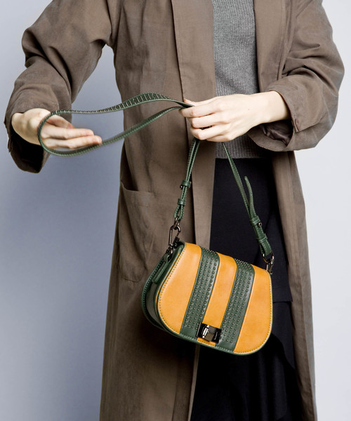 PLAIN CLOTHING（プレーンクロージング）の「フロントラインショルダーバッグ【PLAIN CLOTHING】（ショルダーバッグ・レディース・ブラック/ワイン/グリーン/グレー・FREE）」の20枚目の写真