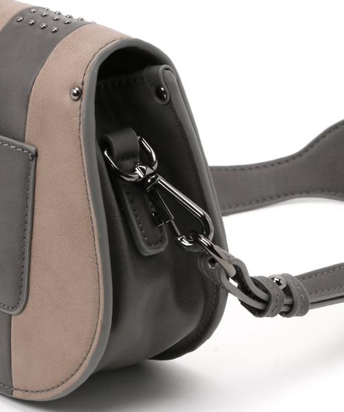 PLAIN CLOTHING（プレーンクロージング）の「フロントラインショルダーバッグ【PLAIN CLOTHING】（ショルダーバッグ・レディース・ブラック/ワイン/グリーン/グレー・FREE）」の10枚目の写真