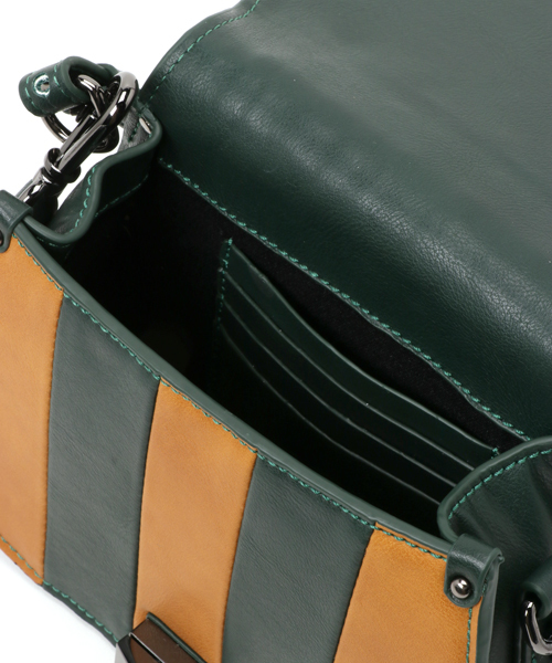 PLAIN CLOTHING（プレーンクロージング）の「フロントラインショルダーバッグ【PLAIN CLOTHING】（ショルダーバッグ・レディース・ブラック/ワイン/グリーン/グレー・FREE）」の7枚目の写真