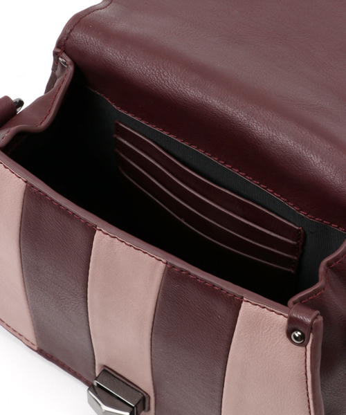 PLAIN CLOTHING（プレーンクロージング）の「フロントラインショルダーバッグ【PLAIN CLOTHING】（ショルダーバッグ・レディース・ブラック/ワイン/グリーン/グレー・FREE）」の6枚目の写真