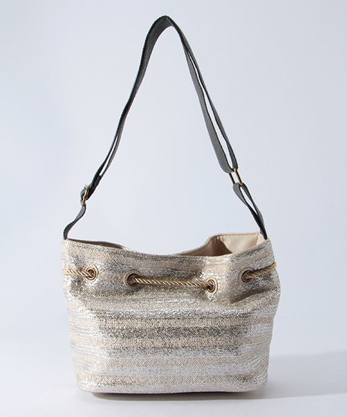 LBC（エルビーシー）の「雑材ショルダーバック（ショルダーバッグ・レディース・ベージュ/シルバー・ONE SIZE）」の4枚目の写真