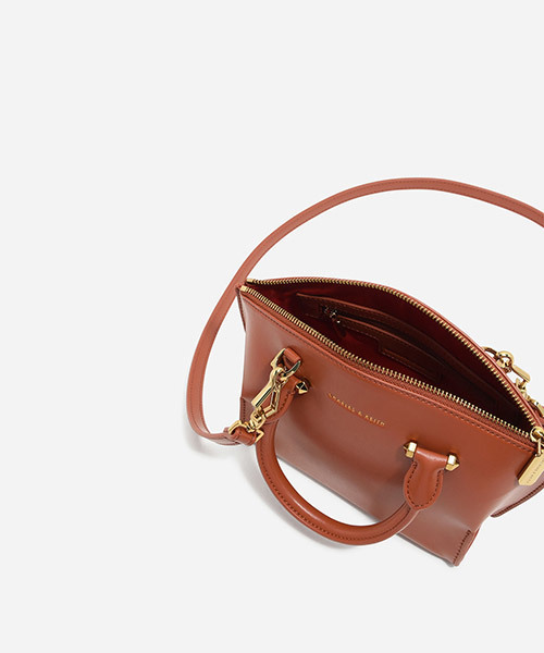 CHARLES & KEITH(チャールズ & キース)の「カーブジップハンドバッグ / CURVED ZIP HANDBAG(ハンドバッグ・レディース・プラム/レンガ/ブラック・S)」の12枚目の写真