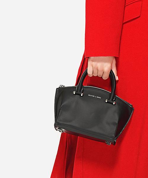 CHARLES & KEITH(チャールズ & キース)の「カーブジップハンドバッグ / CURVED ZIP HANDBAG(ハンドバッグ・レディース・プラム/レンガ/ブラック・S)」の13枚目の写真