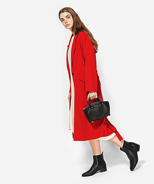 CHARLES & KEITH(チャールズ & キース)の「カーブジップハンドバッグ / CURVED ZIP HANDBAG(ハンドバッグ・レディース・プラム/レンガ/ブラック・S)」の14枚目の写真