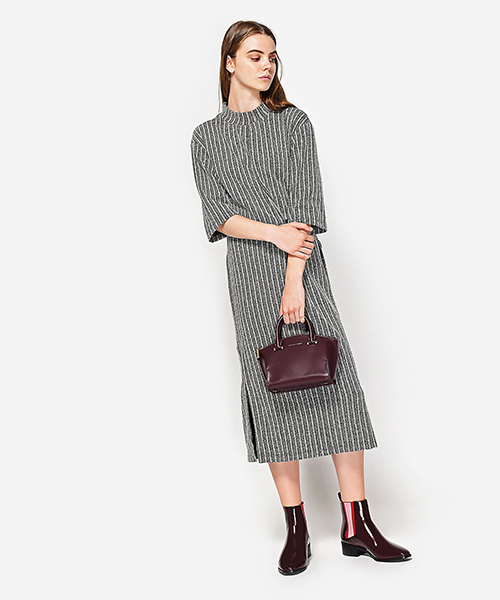 CHARLES & KEITH(チャールズ & キース)の「カーブジップハンドバッグ / CURVED ZIP HANDBAG(ハンドバッグ・レディース・プラム/レンガ/ブラック・S)」の16枚目の写真