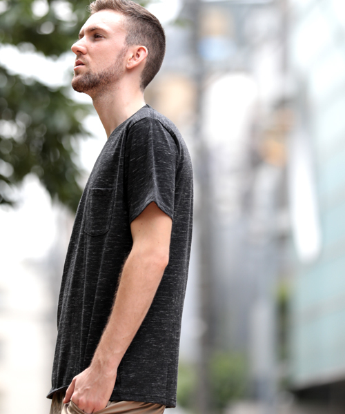 Denime(ドゥニーム)の「ダン染めVネックTシャツ(Tシャツ/カットソー・メンズ・ブルー/グリーン/レッド/ブラック/オートミール・X-LARGE/LARGE/SMALL/MEDIUM)」の1枚目の写真