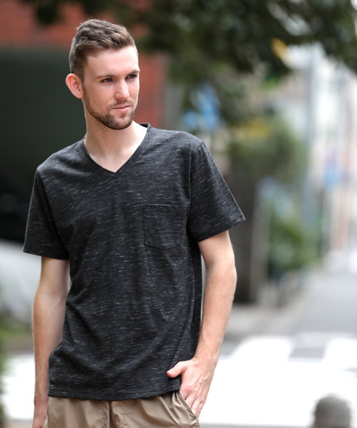 Denime(ドゥニーム)の「ダン染めVネックTシャツ(Tシャツ/カットソー・メンズ・ブルー/グリーン/レッド/ブラック/オートミール・X-LARGE/LARGE/SMALL/MEDIUM)」の15枚目の写真