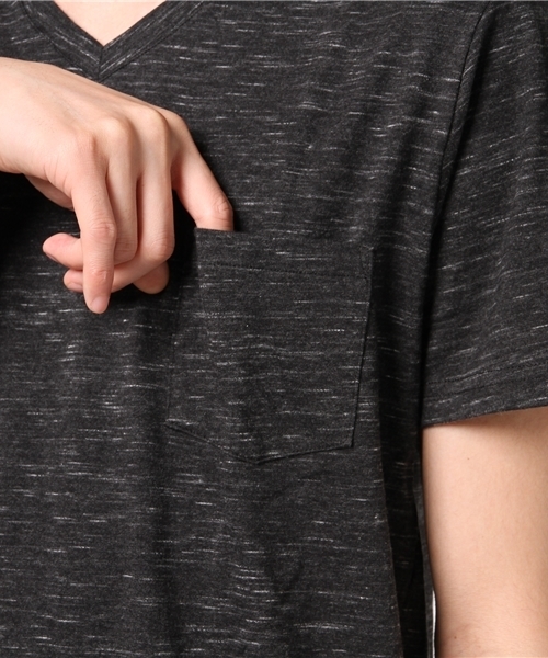 Denime(ドゥニーム)の「ダン染めVネックTシャツ(Tシャツ/カットソー・メンズ・ブルー/グリーン/レッド/ブラック/オートミール・X-LARGE/LARGE/SMALL/MEDIUM)」の12枚目の写真